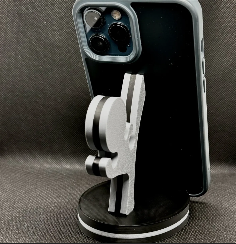 Ninja Phone Stand 2 — 3D printed by Moon Studio 3D